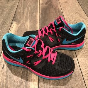 Women’s Nike dual fusion lite sneakers